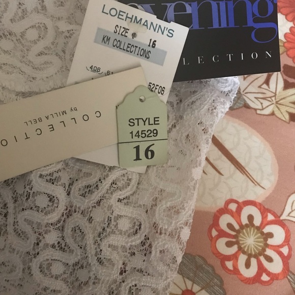 New White lace blouse w/ shell bell sleeve - Picture 5 of 8